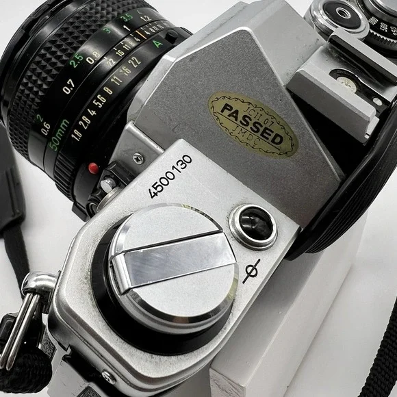 Canon AE-1 35mm SLR Film Camera w/ 50mm f1.8 S.C. & 80-200 mm 1:3.9 Lens-Manuals - Picture 5 of 13